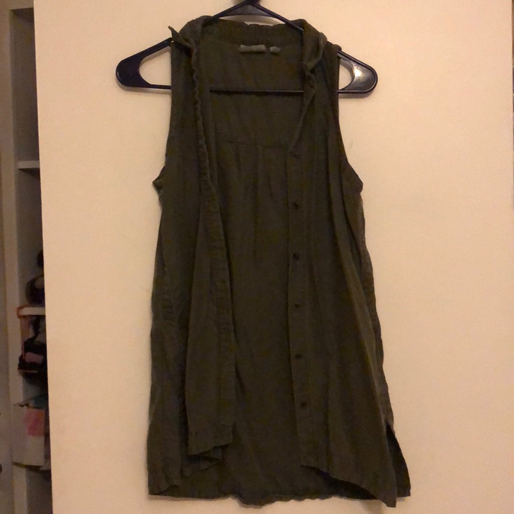 ATHLETA XS army green button up vest/tank